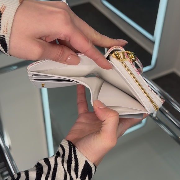 Christian Dior Wallet - Picture 5 of 9